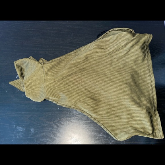 Halter top - Picture 3 of 3